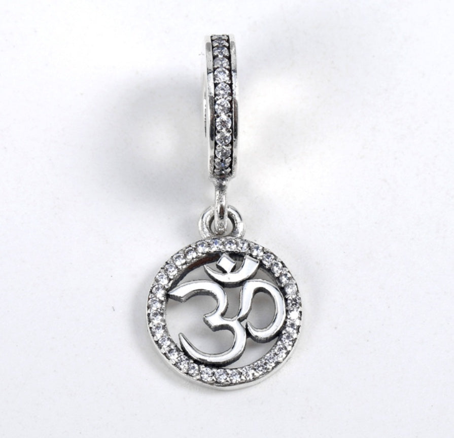 Round pendant bracelet