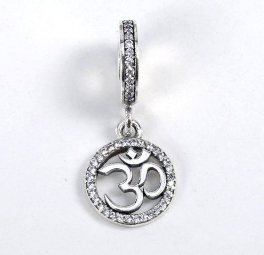 Round pendant bracelet